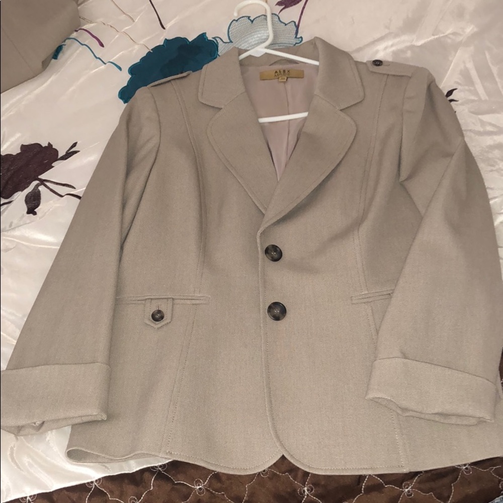 NWOT BLAZER😍 brown and turtle